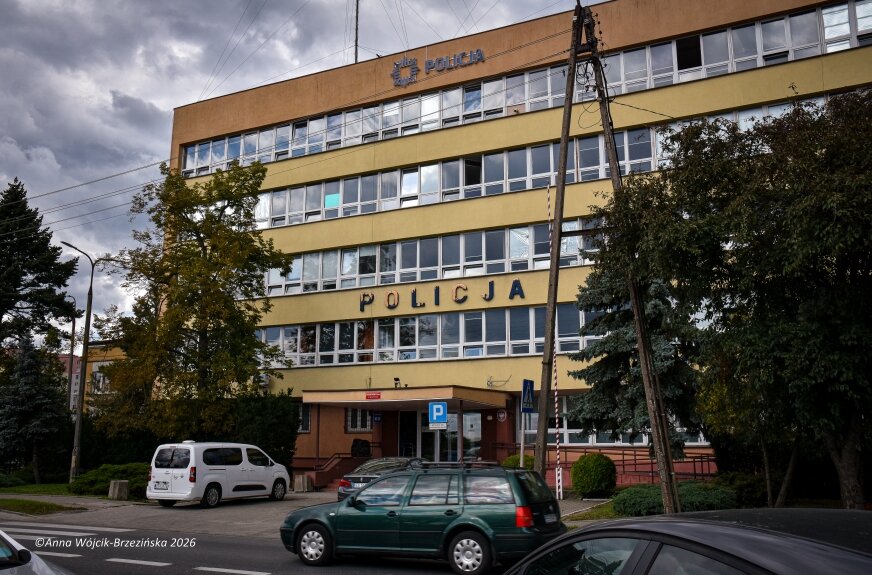 Postępowanie zostało ogłoszone 21 lipca. Dotyczy wybranych pomieszczeń na parterze budynku przy ulicy Sobieskiego. Oficjalna siedziba Komendy Miejskiej Policji mieści się pod numerem 69, roboty mają być prowadzone w budynku oznaczonym numerem 63. 