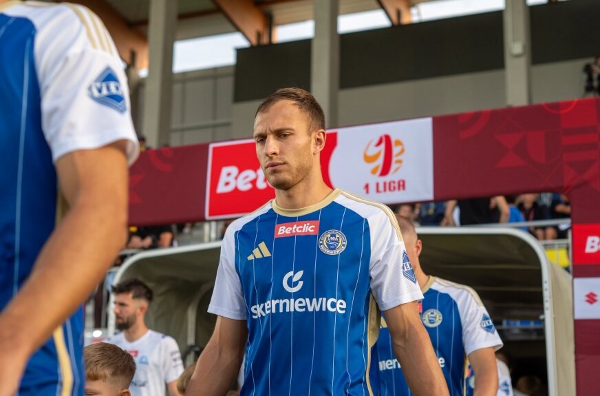 Eryk Woliński przyznaje, że pierwszy raz w swojej karierze zagra na tak dużym obiekcie jak Stadion Śląski. Piłkarz Unii Skierniewice miał za to okazję wystąpić przeciwko Ruchowi Chorzów w 1/8 finału Pucharu Polski w sezonie 2024/25. 