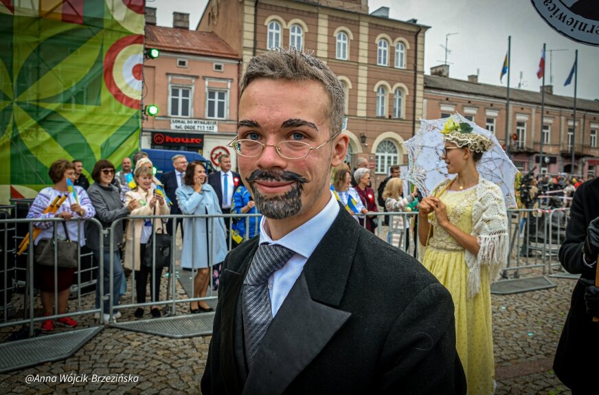 Premiera „Lalki” w Skierniewicach 30 września 2026. Sprawdź seanse w Polonezie, ceny biletów i kulisy filmu. Poznaj miejscowe ślady Wokulskiego. 