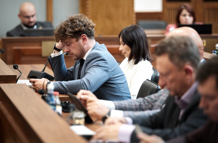 Tadeusz Kwiecień, Elżbieta Rusiecka-Kucharska, Zbigniew Stań i Izabela Przecherska-Banaszczyk otrzymali po 4 tys. zł nagrody Sejmiku Województwa Łódzkiego w dziedzinie kultury. Po 10 tys. zł przyznano skierniewickiemu SOPeL-owi i Warsztatowi Garncarskiemu Rodziny Konopczyńskich w Bolimowie. Odznakami honorowymi wyróżniono m.in. porucznik Helenę Majkowską i Jacka Stępowskiego. Decyzjom z 22 września towarzyszył spór o inną laureatkę – Fundację Łódzki Szlak Kobiet. 
