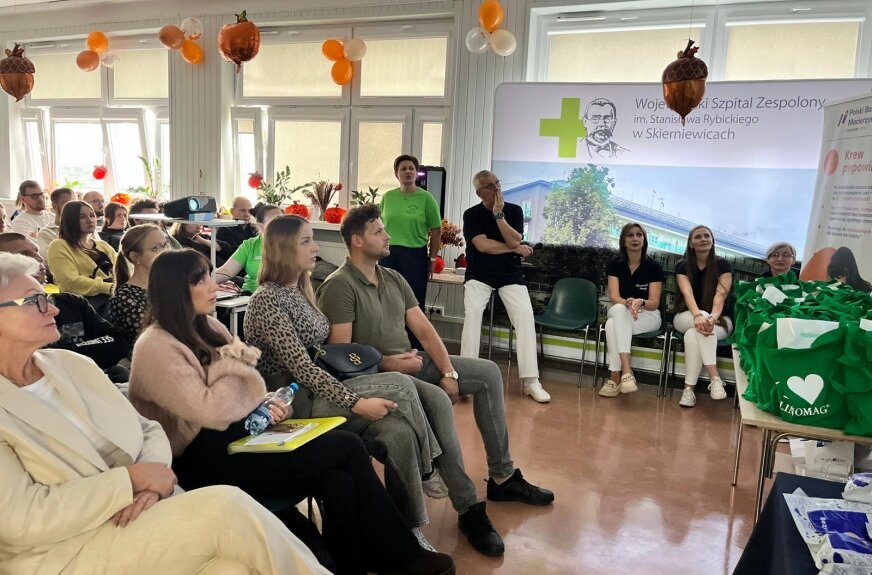 Przyszli rodzice poznali skierniewicką porodówkę. Lekarze mówili o porodzie w wodzie, znieczuleniu i budowaniu zaufania przed narodzinami dziecka. 