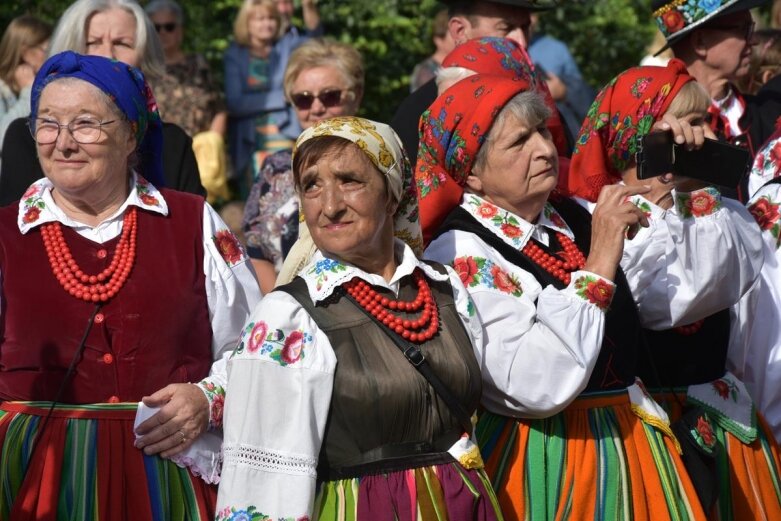  90-lecie Amatorskiego Zespołu Regionalnego z Lipiec Reymontowskich 