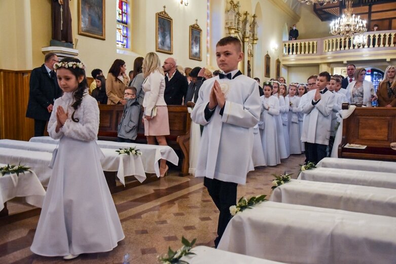  Przystąpili do pierwszej Komunii Świętej w Lipcach Reymontowskich 