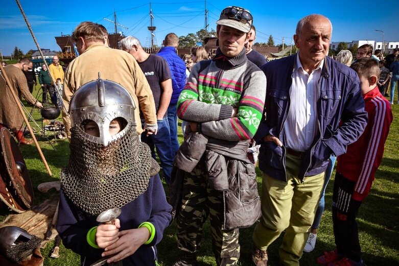  Średniowieczna wioska nad zalewem Zadębie 