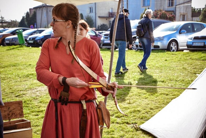  Średniowieczna wioska nad zalewem Zadębie 