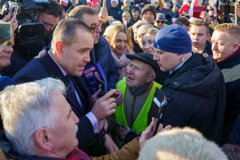  Nawrocki w Skierniewicach: Rafał Trzaskowski zachowuje się jak chorągiewa” 