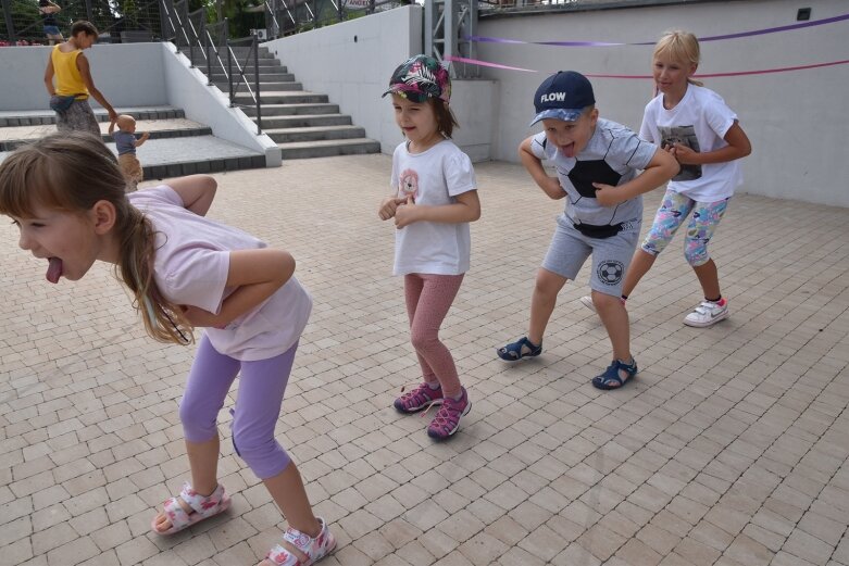  Animacje pod chmurką – wakacyjne zabawy dla najmłodszych 