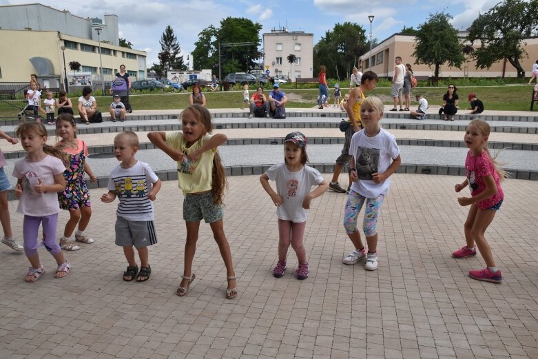  Animacje pod chmurką – wakacyjne zabawy dla najmłodszych 