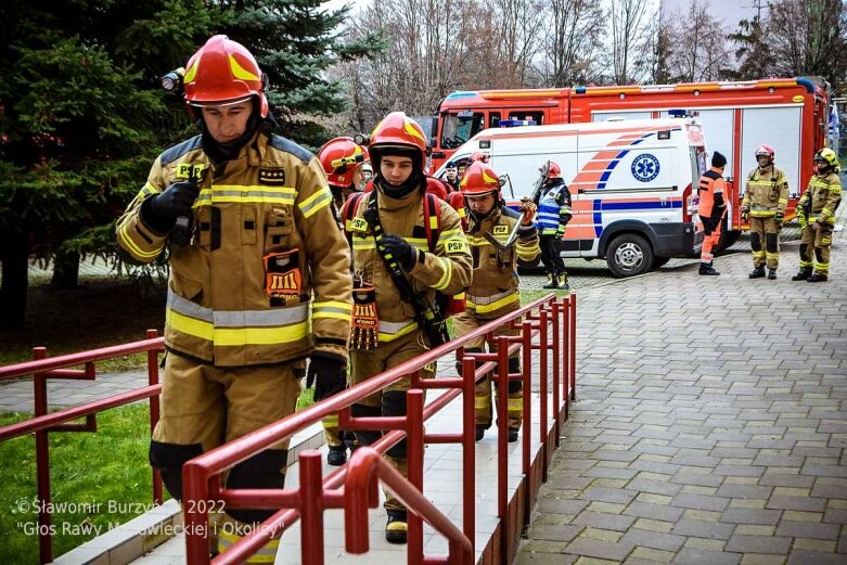  Bomba w szkole w Białej Rawskiej [ZDJĘCIA] 