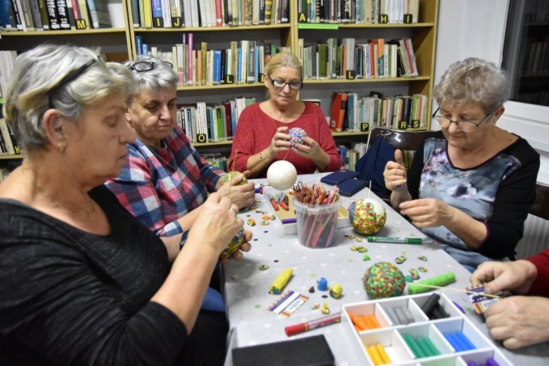  Bombki z plasteliny. Odliczanie do świąt rozpoczęte 