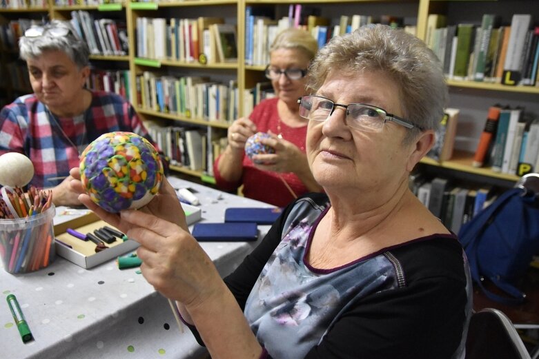  Bombki z plasteliny. Odliczanie do świąt rozpoczęte 