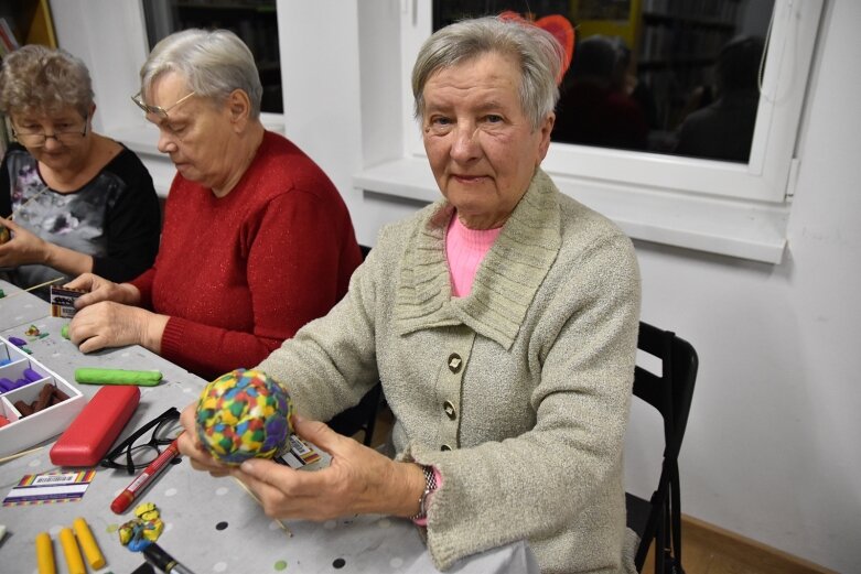  Bombki z plasteliny. Odliczanie do świąt rozpoczęte 