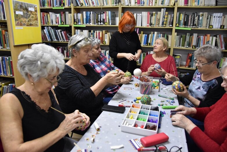  Bombki z plasteliny. Odliczanie do świąt rozpoczęte 