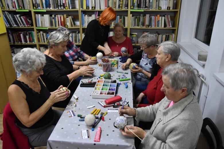  Bombki z plasteliny. Odliczanie do świąt rozpoczęte 