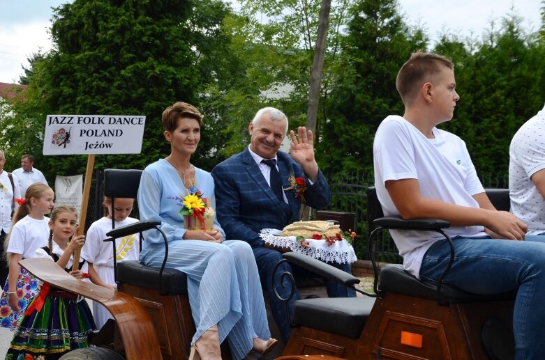  Burmistrz Jeżowa na dożynki wjechał wierzchem 