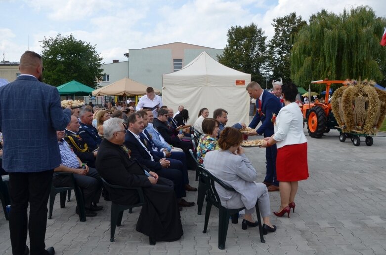  Burmistrz Jeżowa na dożynki wjechał wierzchem 