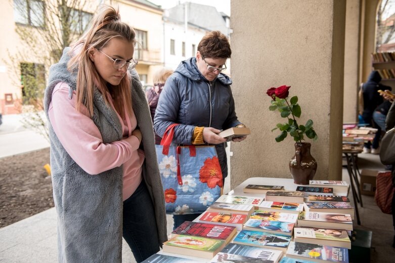  Ponad 700 książek trafiło do nowych właścicieli 