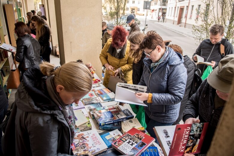  Ponad 700 książek trafiło do nowych właścicieli 