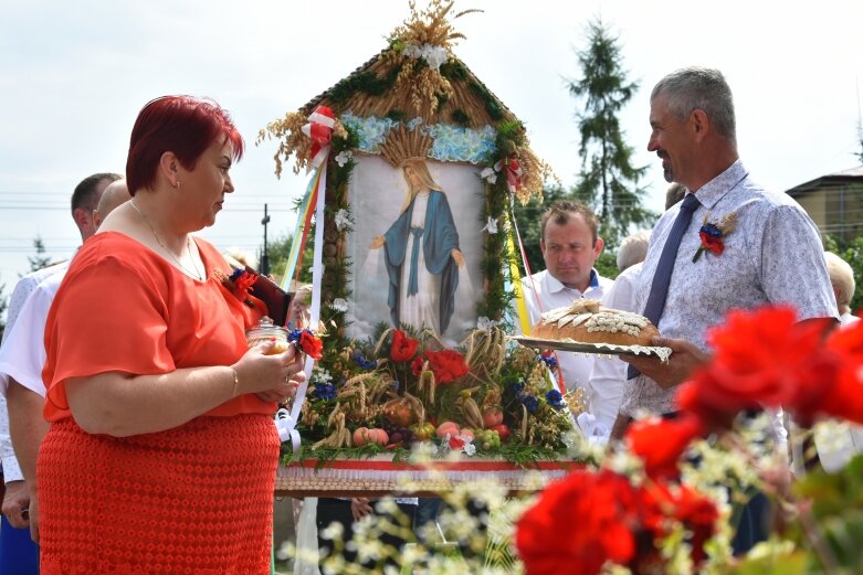  Dożynki parafialne w Lipcach Reymontowskich 