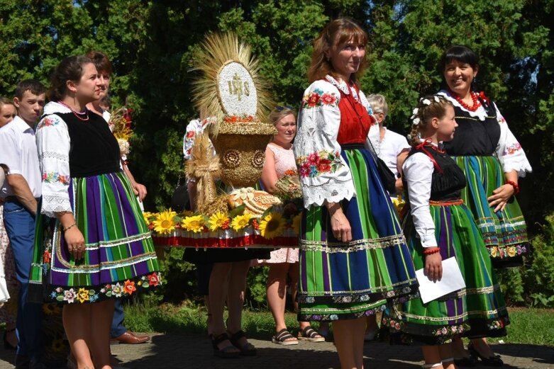  Dożynki parafialne w Lipcach Reymontowskich 