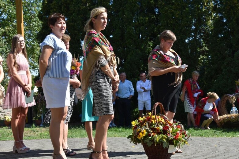  Dożynki parafialne w Lipcach Reymontowskich 