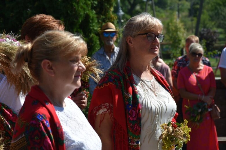  Dożynki parafialne w Lipcach Reymontowskich 