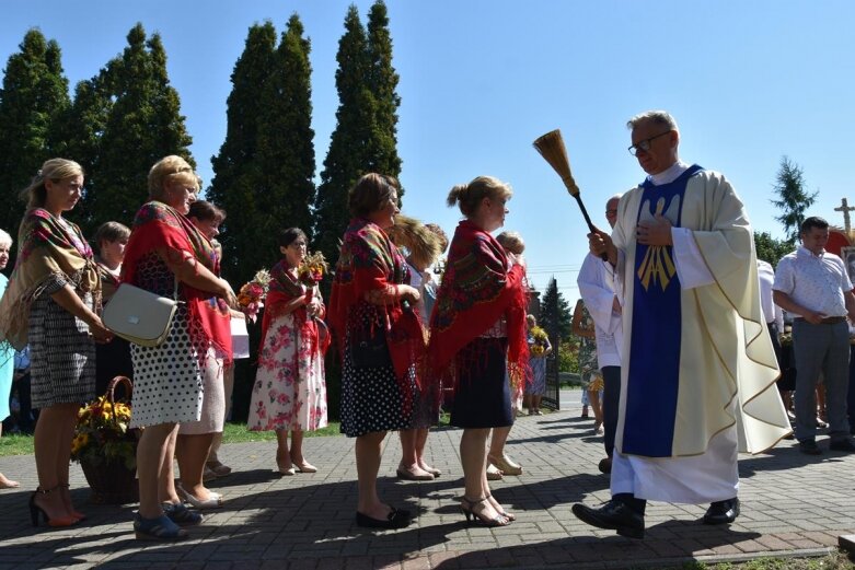  Dożynki parafialne w Lipcach Reymontowskich 