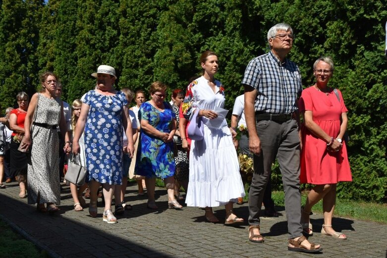  Dożynki parafialne w Lipcach Reymontowskich 