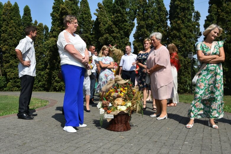  Dożynki parafialne w Lipcach Reymontowskich 