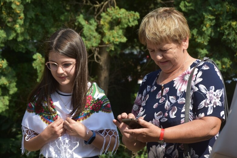  Dożynki parafialne w Lipcach Reymontowskich 