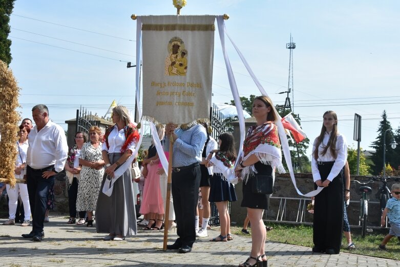  Dożynki parafialne w Lipcach Reymontowskich 