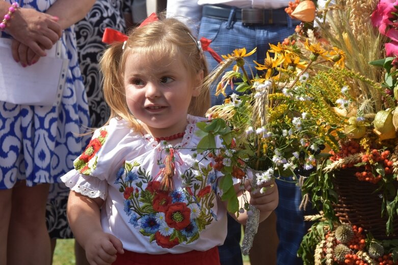  Dożynki parafialne w Lipcach Reymontowskich 