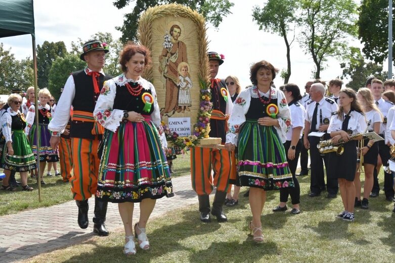  Dożynki powiatowe 2022: Korowód ulicami Głuchowa 