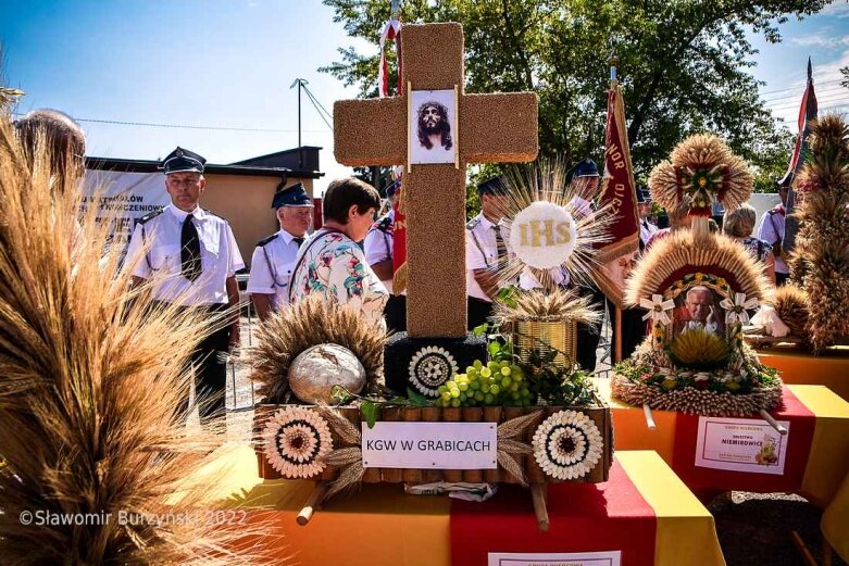  Dożynki w Białej Rawskiej: prezentacja grup wieńcowych [ZDJĘCIA] 