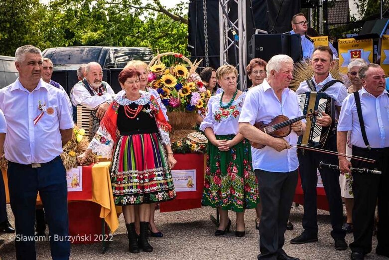  Dożynki w Białej Rawskiej: prezentacja grup wieńcowych [ZDJĘCIA] 