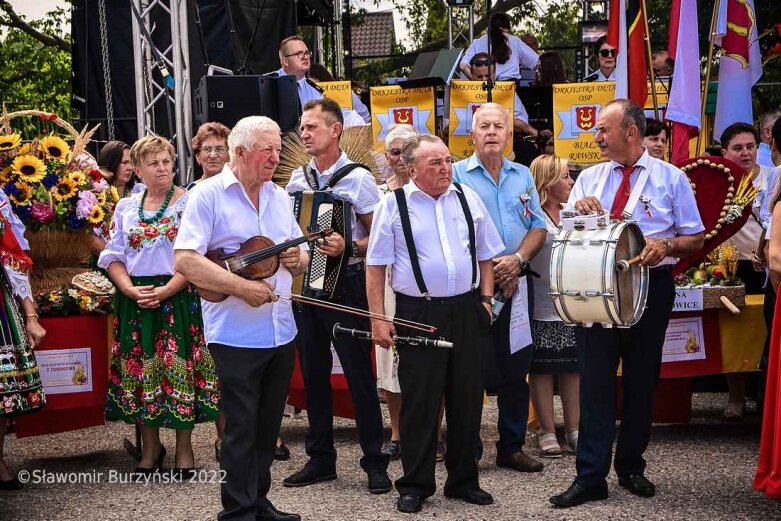  Dożynki w Białej Rawskiej: prezentacja grup wieńcowych [ZDJĘCIA] 