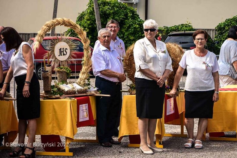  Dożynki w Białej Rawskiej: prezentacja grup wieńcowych [ZDJĘCIA] 