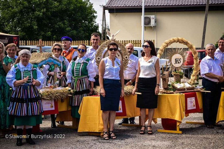  Dożynki w Białej Rawskiej: prezentacja grup wieńcowych [ZDJĘCIA] 