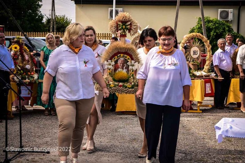  Dożynki w Białej Rawskiej: prezentacja grup wieńcowych [ZDJĘCIA] 