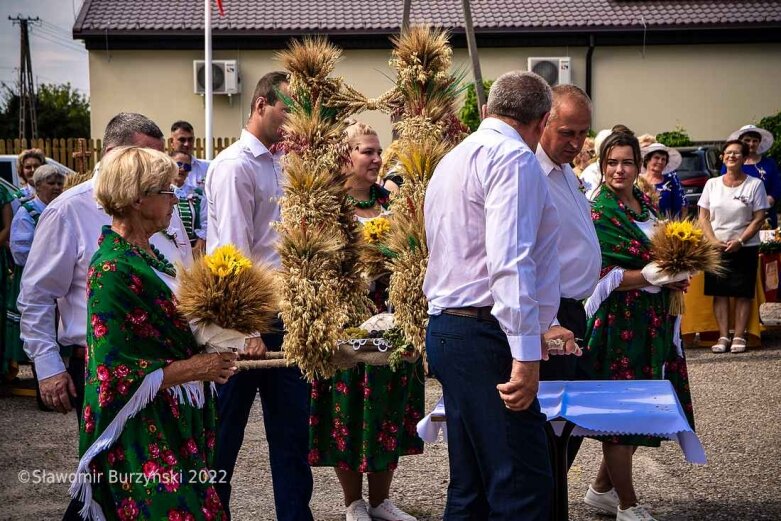  Dożynki w Białej Rawskiej: prezentacja grup wieńcowych [ZDJĘCIA] 