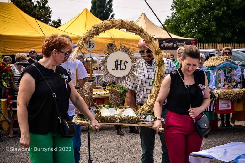  Dożynki w Białej Rawskiej: prezentacja grup wieńcowych [ZDJĘCIA] 