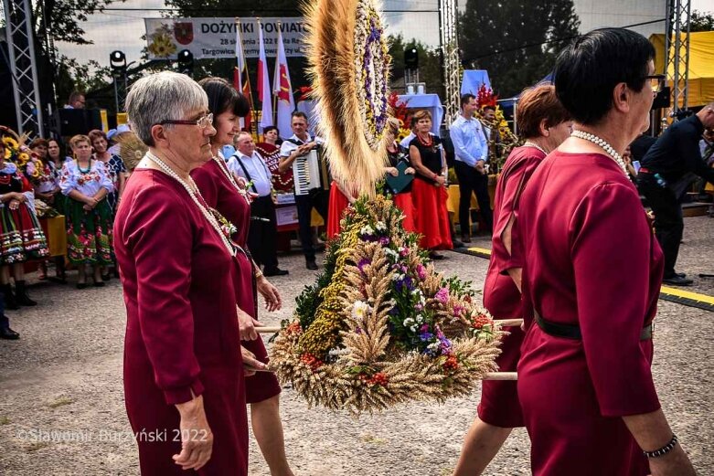  Dożynki w Białej Rawskiej: prezentacja grup wieńcowych [ZDJĘCIA] 