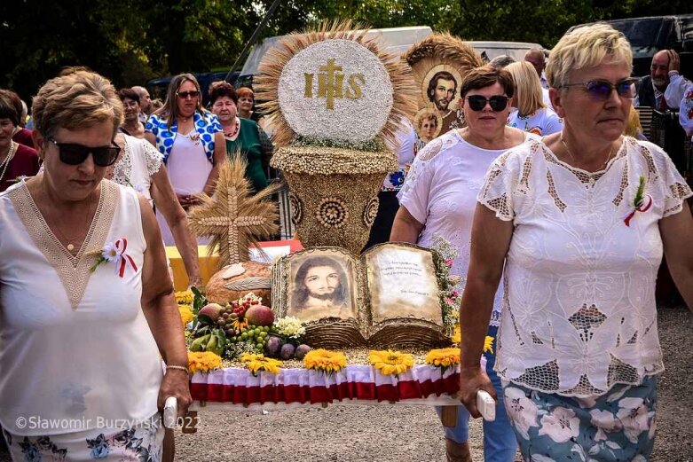  Dożynki w Białej Rawskiej: prezentacja grup wieńcowych [ZDJĘCIA] 