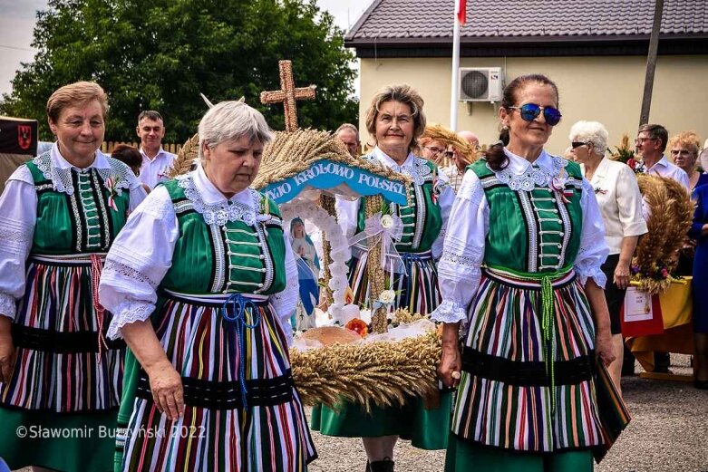  Dożynki w Białej Rawskiej: prezentacja grup wieńcowych [ZDJĘCIA] 