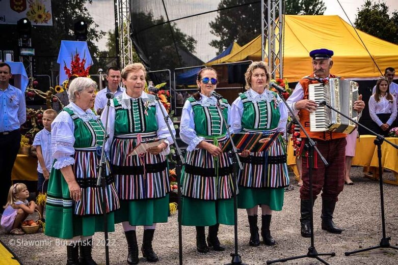  Dożynki w Białej Rawskiej: prezentacja grup wieńcowych [ZDJĘCIA] 