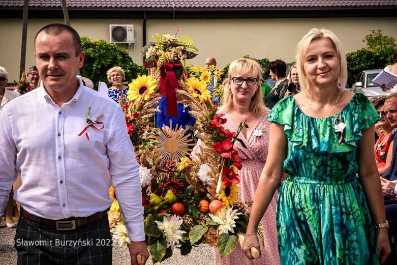  Dożynki w Białej Rawskiej: prezentacja grup wieńcowych [ZDJĘCIA] 