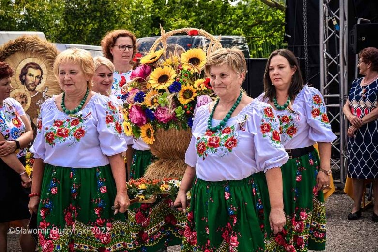  Dożynki w Białej Rawskiej: prezentacja grup wieńcowych [ZDJĘCIA] 