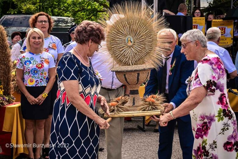  Dożynki w Białej Rawskiej: prezentacja grup wieńcowych [ZDJĘCIA] 