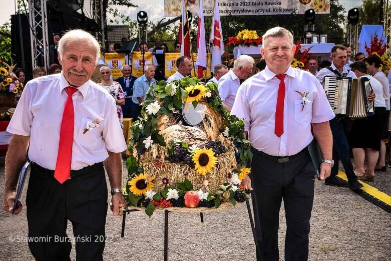  Dożynki w Białej Rawskiej: prezentacja grup wieńcowych [ZDJĘCIA] 