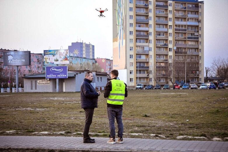  Dronem patrolowali Skierniewice 